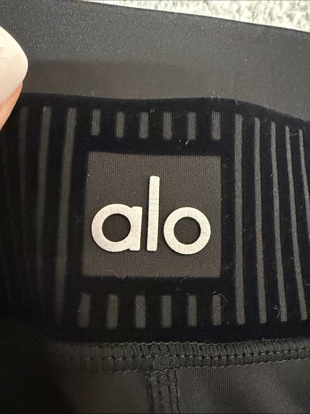 ALO Yoga women Black Seam-Trim Leggings - Picture 3 of 3